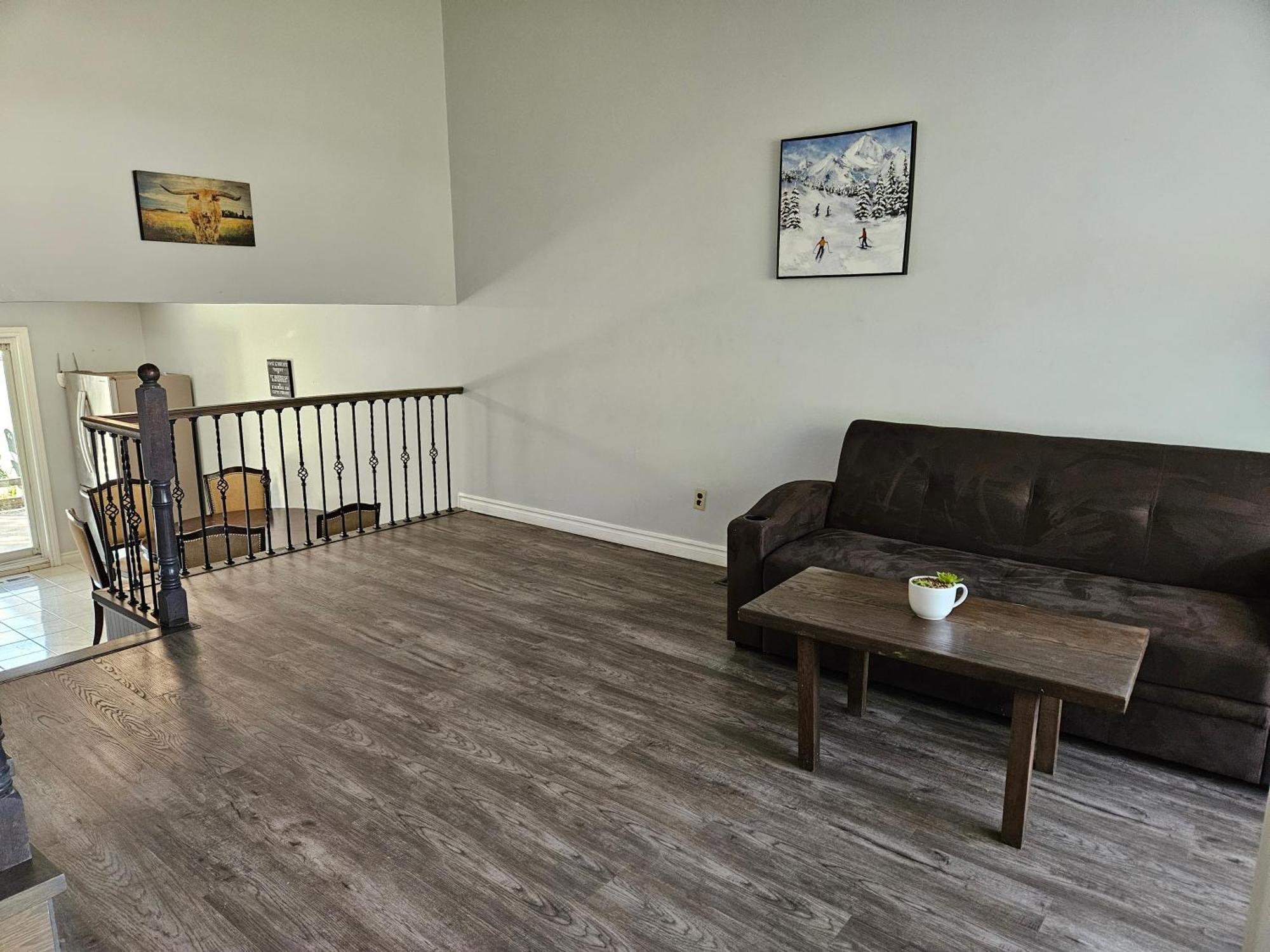 Modern Quiet Home By The Airport Місісаґа Екстер'єр фото
