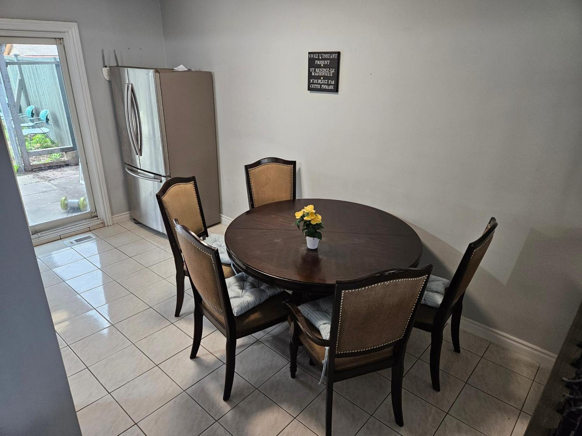 Modern Quiet Home By The Airport Місісаґа Екстер'єр фото
