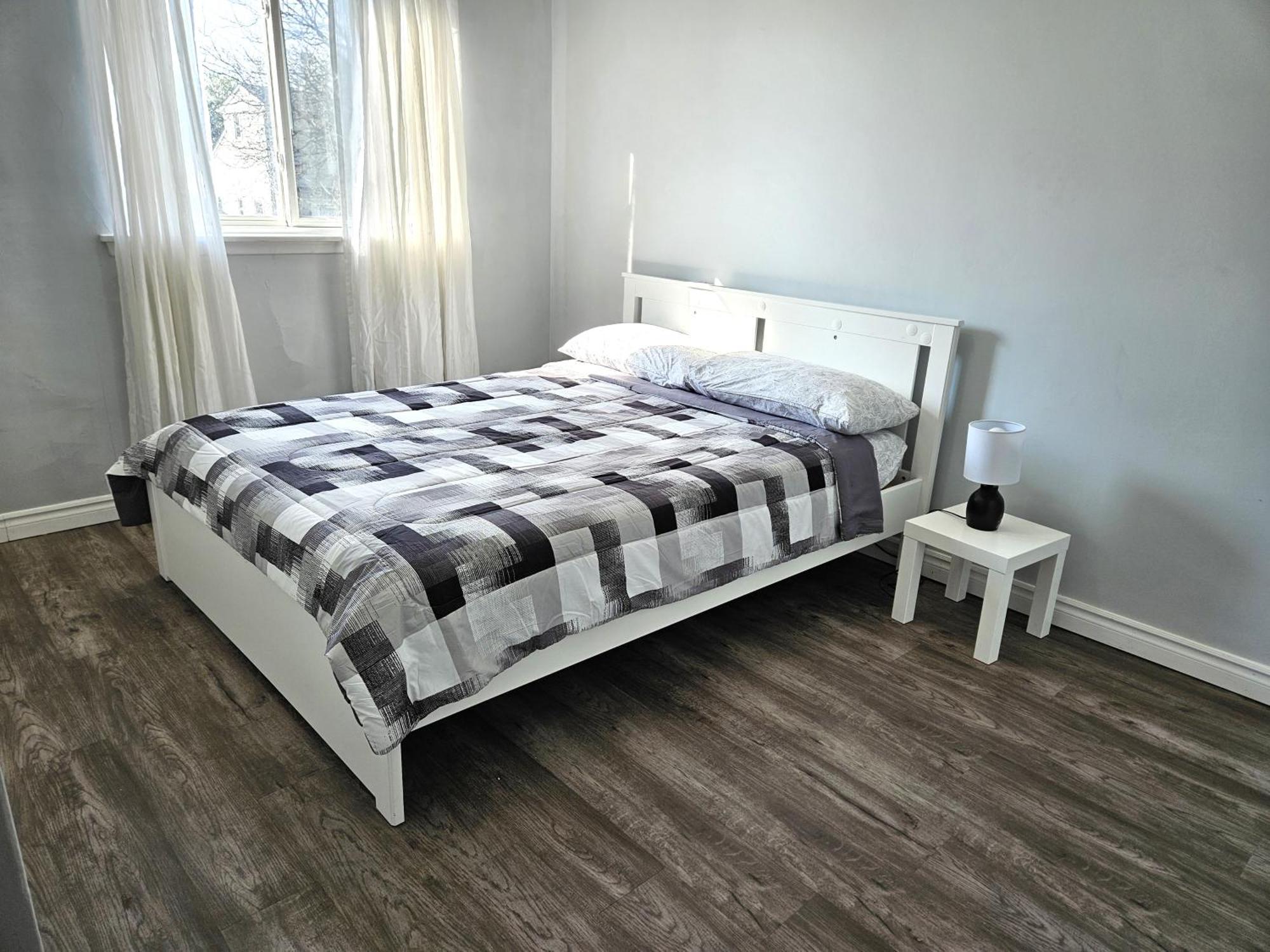 Modern Quiet Home By The Airport Місісаґа Екстер'єр фото